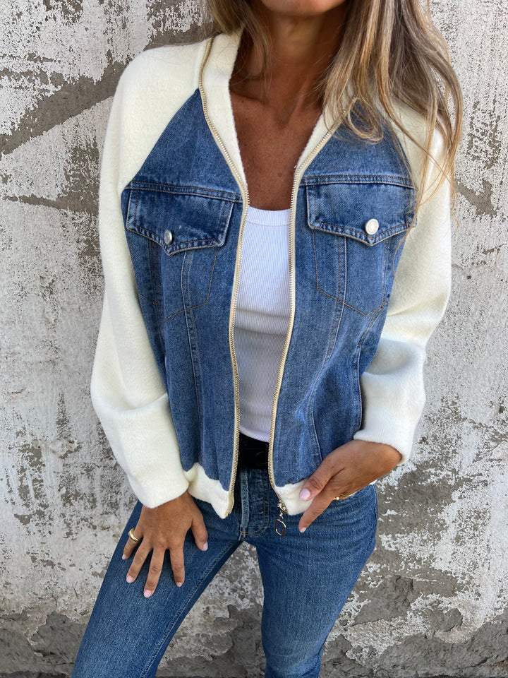 Veste Danoir Paris Isa en bleu, veste quotidienne flatteuse, couvrante et élégante, pour un style confiant et confortable.