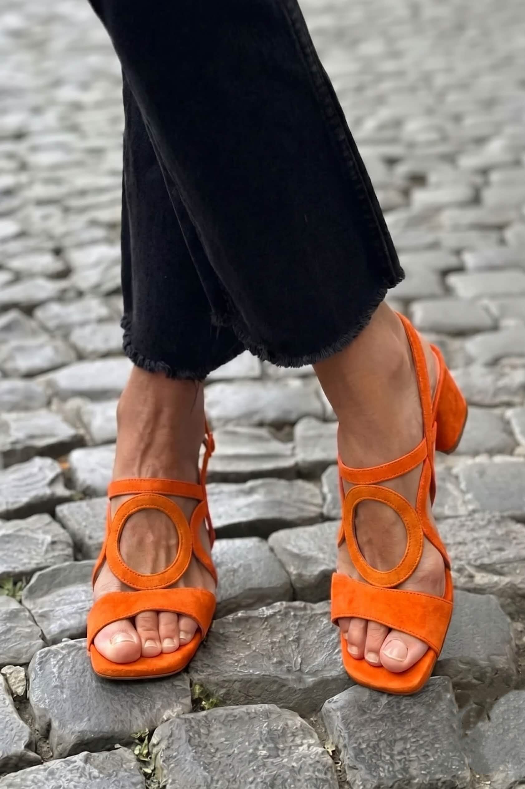 Sandales d'été Valentina de Danoir Paris en jaune, style vibrant avec semelle confortable et design élégant.