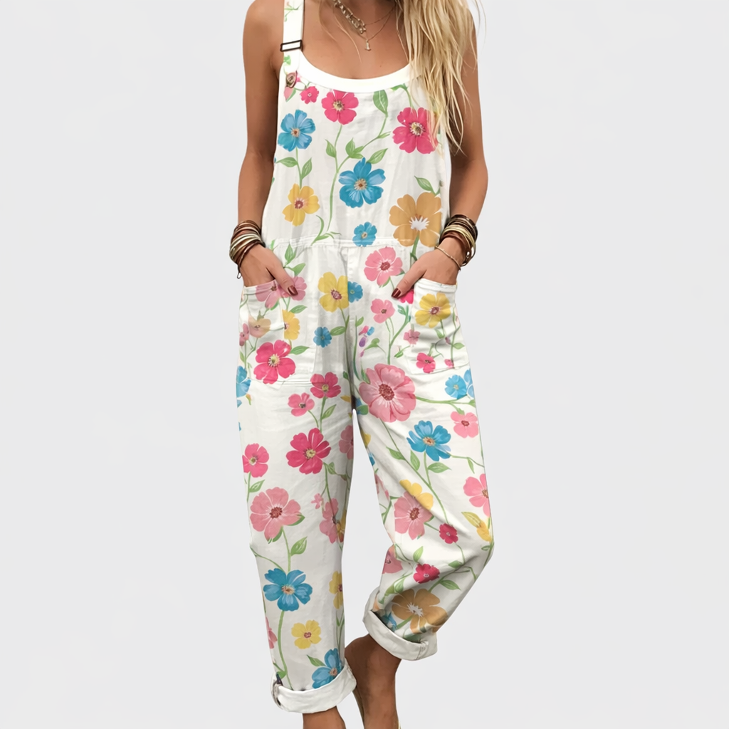 Salopette imprimée confortable de Danoir Paris, vêtement de type jumpsuit avec motif coloré, porté ou posé sur fond neutre.