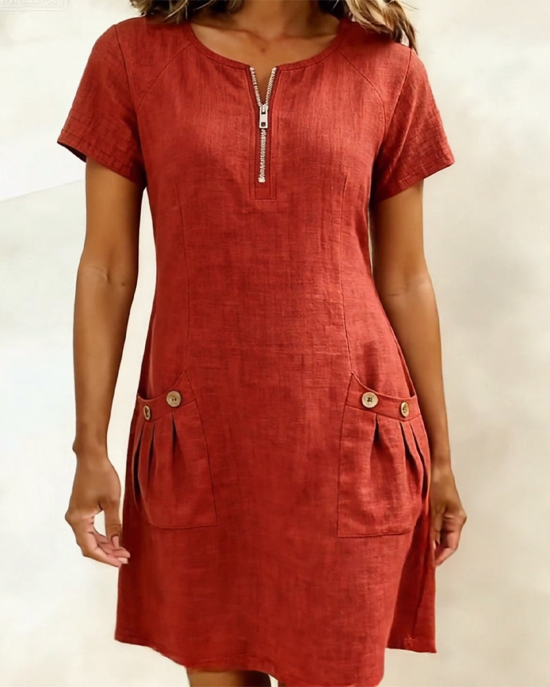 Robe Lina™ de Danoir Paris, robe bleue élégante en tissu léger, idéale pour un style naturel quotidien.