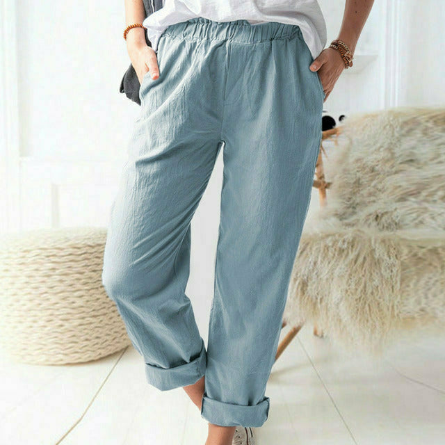 Pantalons à structure souple Neria de Danoir Paris en kaki, confortables et élégants, vue de face sur fond neutre.