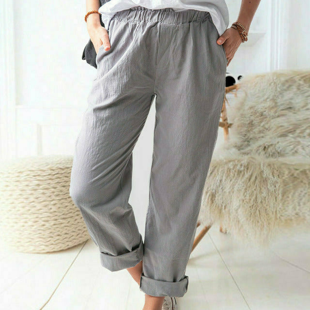 Pantalons Neria à structure souple de Danoir Paris en kaki, tissu fluide et confortable, vue de face.