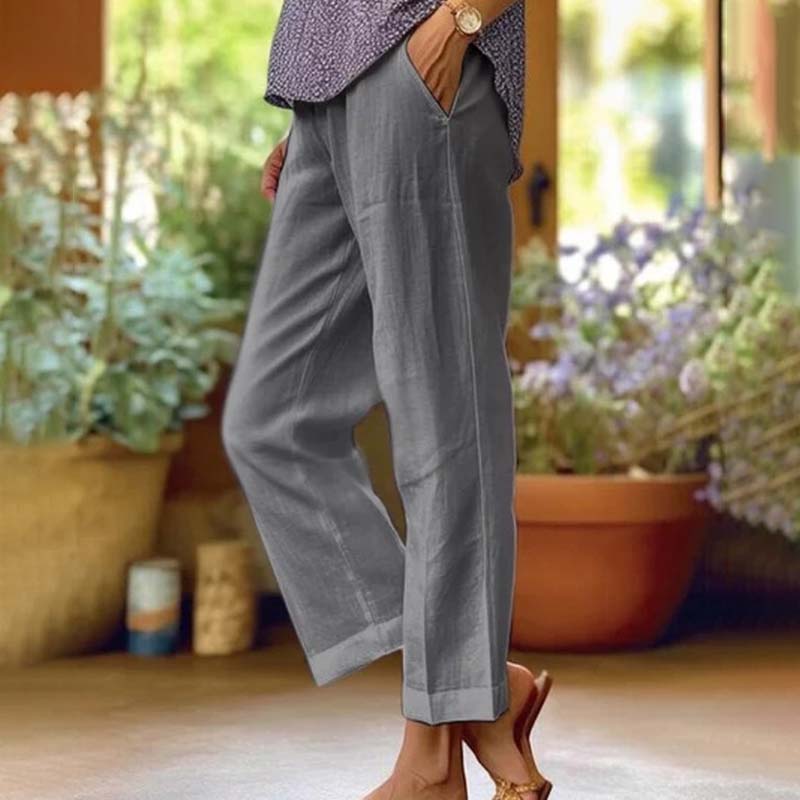 Pantalon relaxé classique Vayla de Danoir Paris en kaki, tissu confortable et coupe décontractée, vue de face.