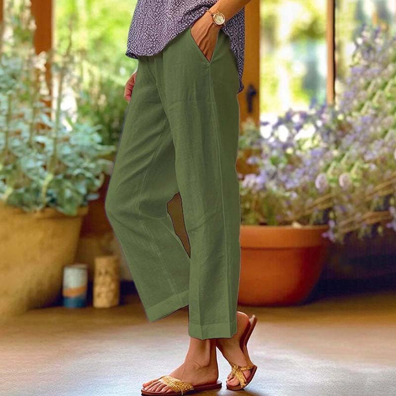 Pantalon relaxé classique Vayla de Danoir Paris en kaki, tissu confortable, coupe décontractée, prêt à porter.