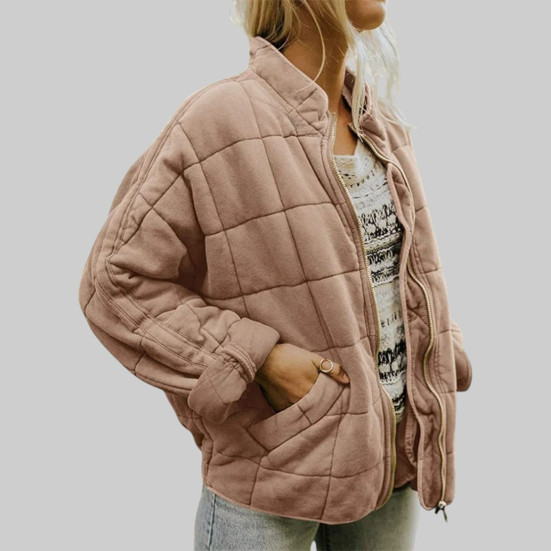 Veste matelassée oversize Danoir Paris Josiane en kaki, style élégant et confortable, vue de face sur fond neutre.