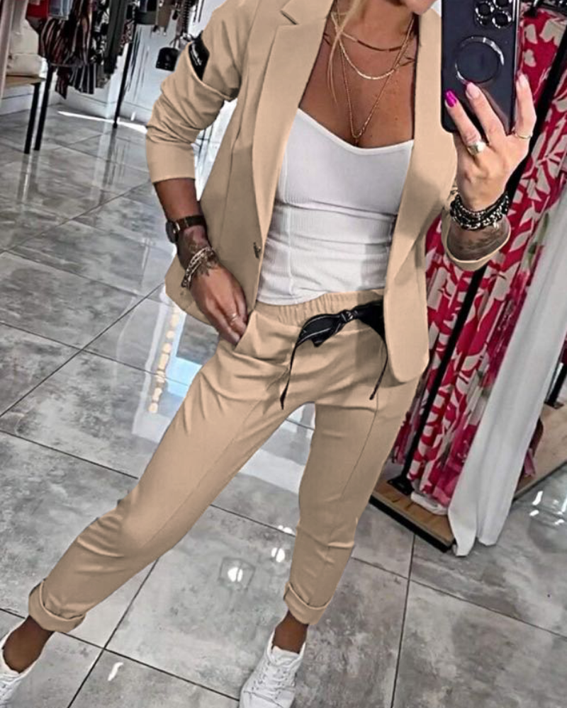 Ensemble Malou de Danoir Paris avec haut, veste et pantalon kaki, vêtement élégant pour femme, vue de l'ensemble complet.