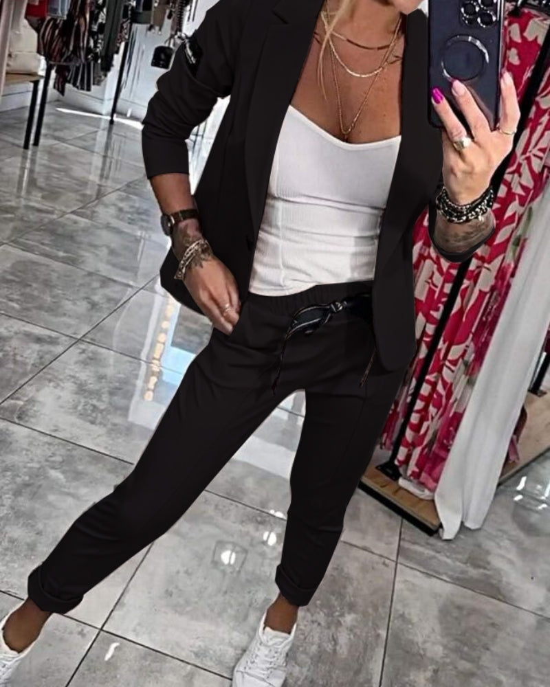 Ensemble Malou de Danoir Paris avec haut, veste kaki et pantalon assorti, prêt à porter élégant pour femme.