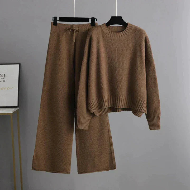 Ensemble tricoté chic Cécile de Danoir Paris, kaki, taille unique, vêtement élégant pour femme.