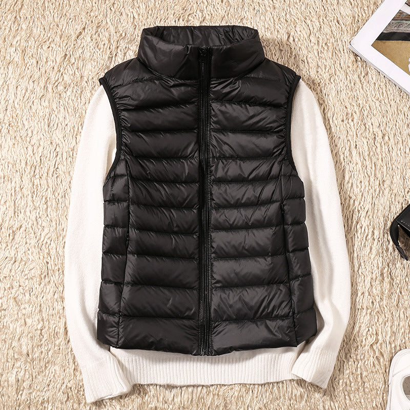 Gilet élégant en duvet Danoir Paris Saphire, couleur kaki, taille XS, détail sophistiqué et tissu léger pour un style chic.