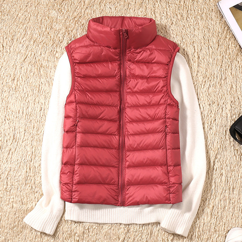 Gilet élégant en duvet kaki Saphire de Danoir Paris, coupe ajustée et matière douce, idéal pour un look chic et confortable.