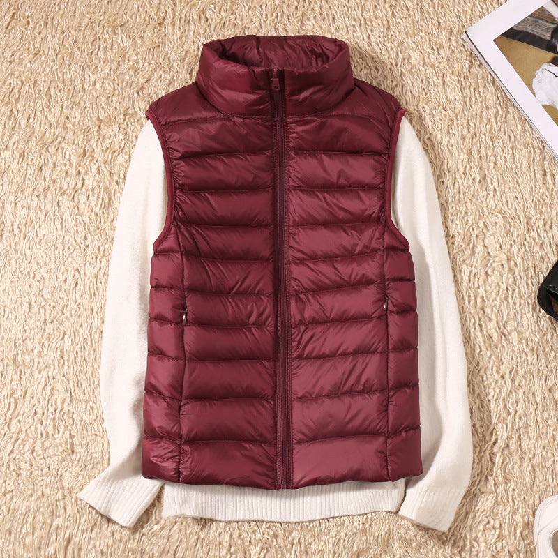 Gilet élégant en duvet Saphire de Danoir Paris, coloris kaki, taille XS, porté sur un mannequin.