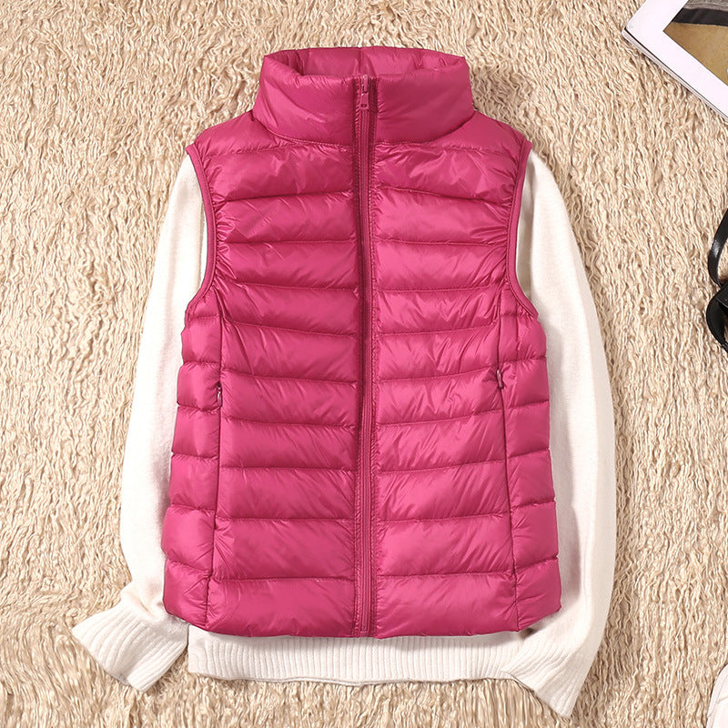 Gilet élégant en duvet Saphire de Danoir Paris, coupe classique kaki, porté en taille XS, finition raffinée pour un look sophistiqué