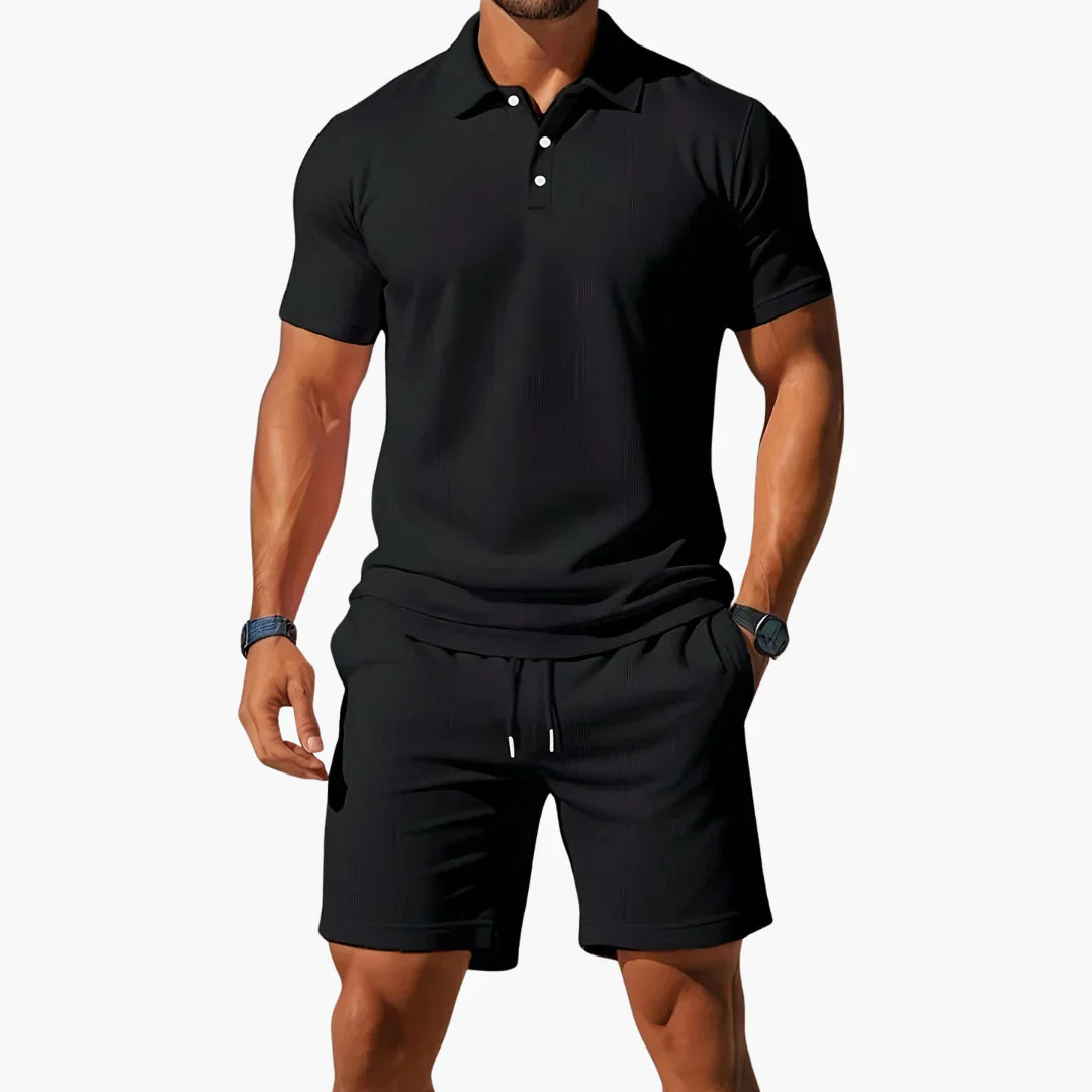 Ensemble polo élégant Milan de Danoir Paris en bleu clair, comprenant un polo et un pantalon pour homme.