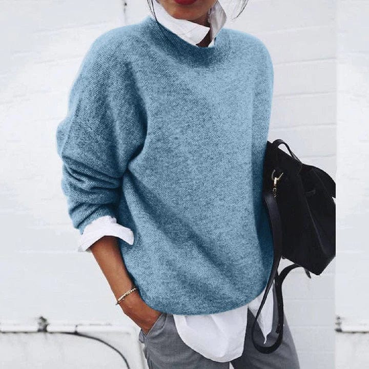 Pull en mélange de cachemire doux de Danoir Paris, vêtement bleu confortable et élégant pour femmes.