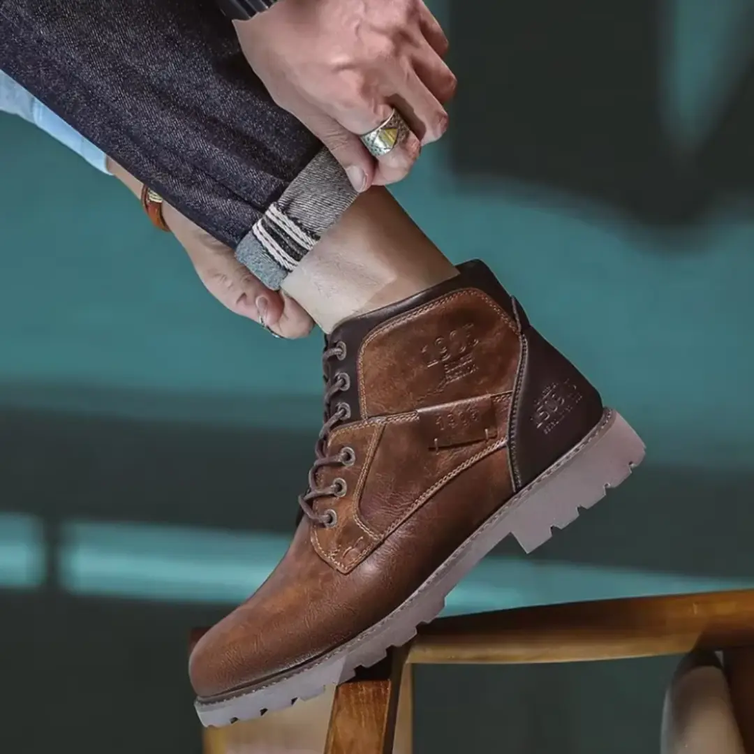 Bottes en cuir vintage marron Aaron™ de Danoir Paris, pointure 39, avec semelle solide et finition élégante.