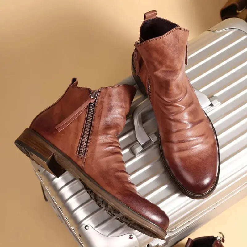 Bottines Chelsea en cuir marron Owens™ de Danoir Paris, pointure 39, avec design élégant et semelle en caoutchouc.