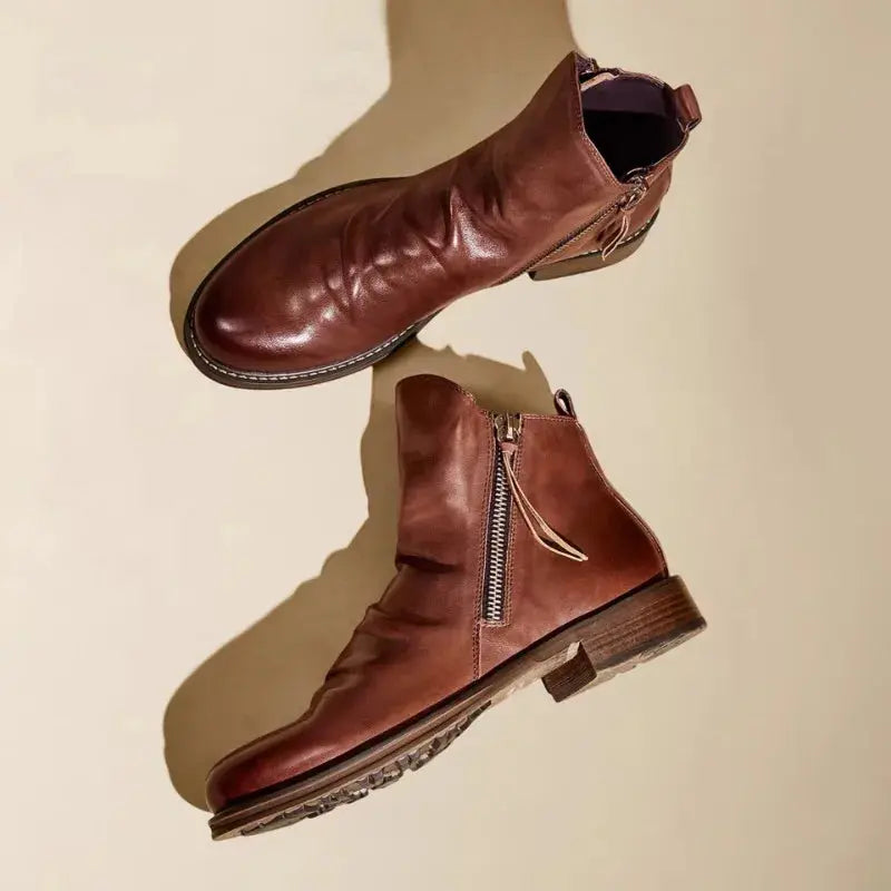 Bottines Chelsea en cuir marron Owens™ de Danoir Paris, taille 39, avec détails élégants et finition soignée.