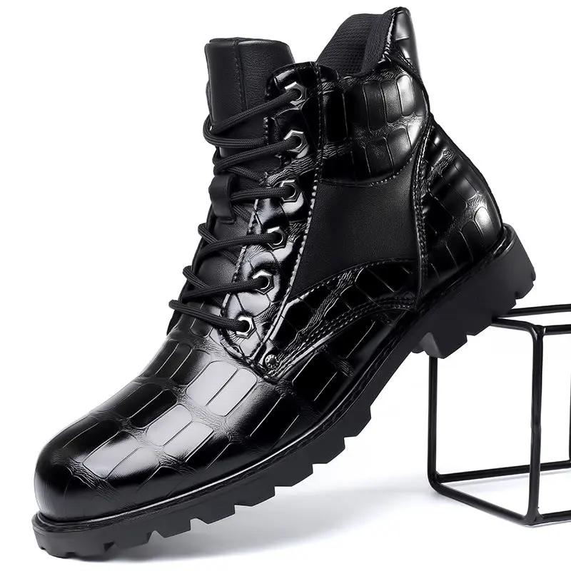 Bottes en cuir de crocodile marron Rendell™ par Danoir Paris, chaussures élégantes pour femme, vue de côté.