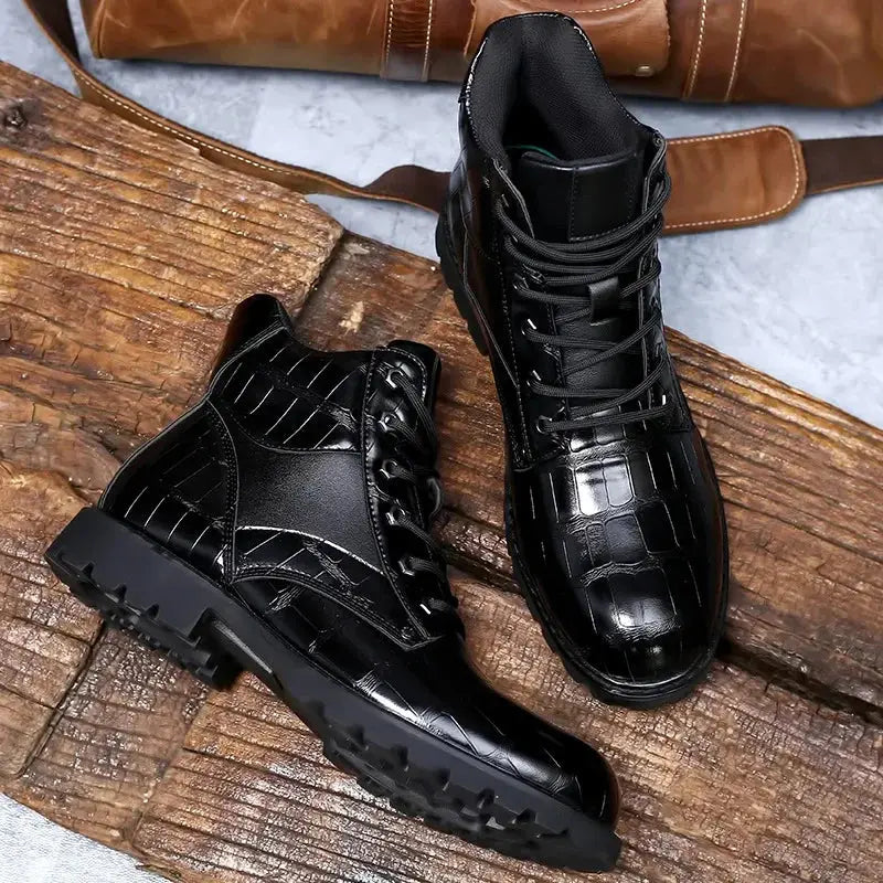 Bottes en cuir de crocodile marron Rendell™ de Danoir Paris, taille 39, avec finition élégante et détails texturés.
