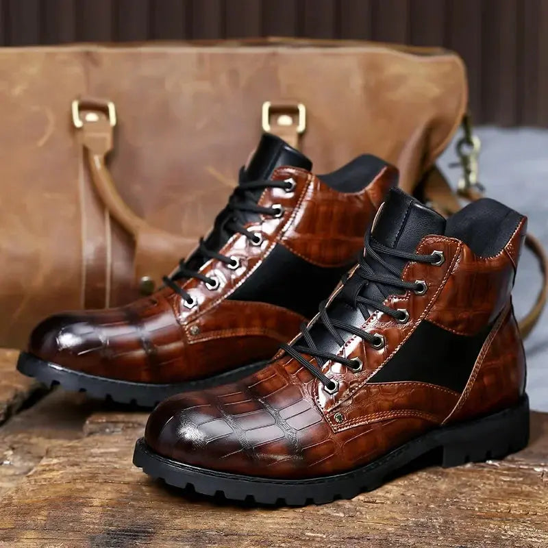 Bottes en cuir de crocodile marron Rendell™ de Danoir Paris, taille 39, avec finition élégante et détails texturés.