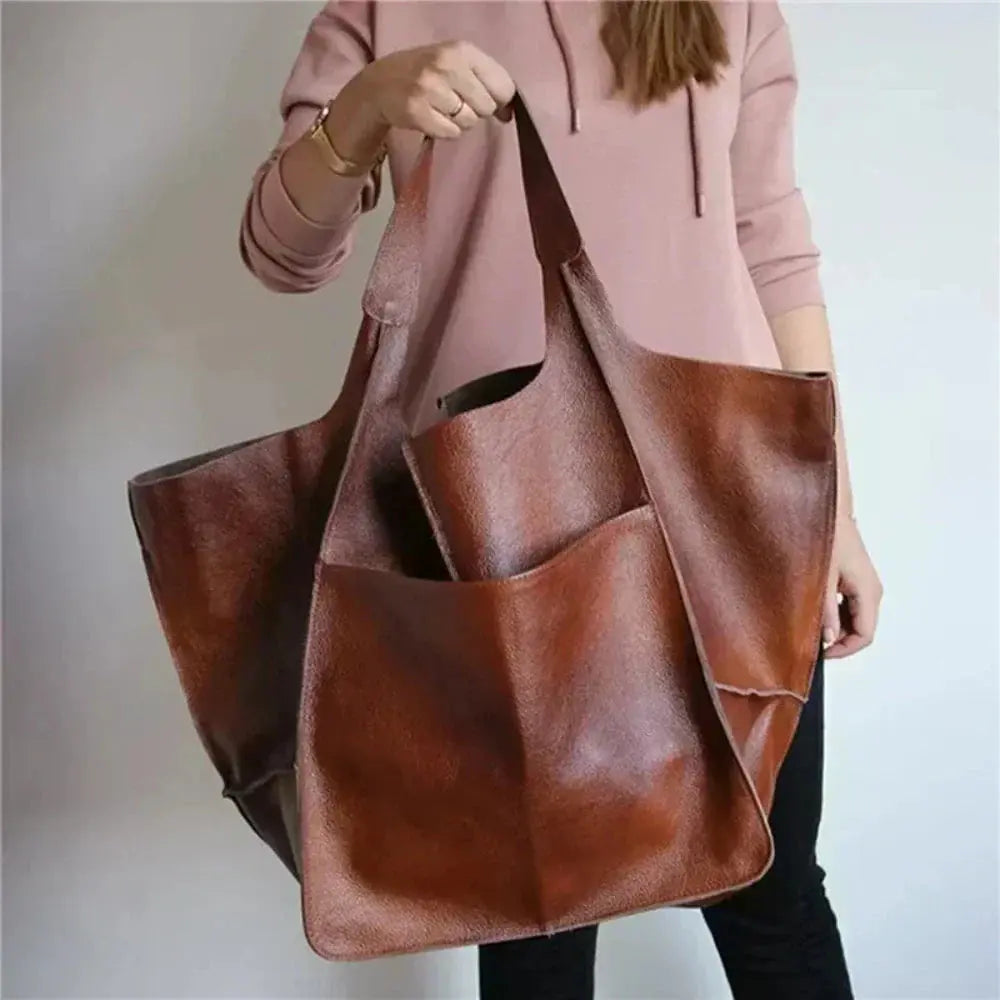 Sac vintage Cecilia Danoir Paris en cuir marron avec détails nostalgiques, élégant et classique pour un style rétro sophistiqué.