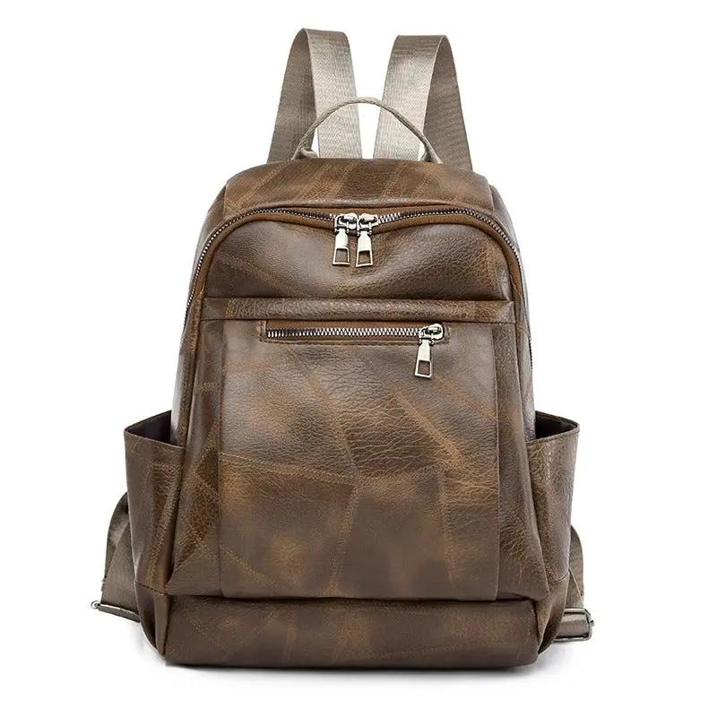 Sac à dos marron Danoir Paris Cordelia, sac à dos chic et intemporel en cuir élégant, vue de face avec détails raffinés.