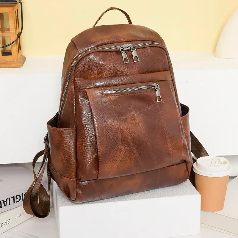 Sac à dos marron Danoir Paris Cordelia, sac à dos chic et intemporel en cuir élégant, parfait pour un style sophistiqué.