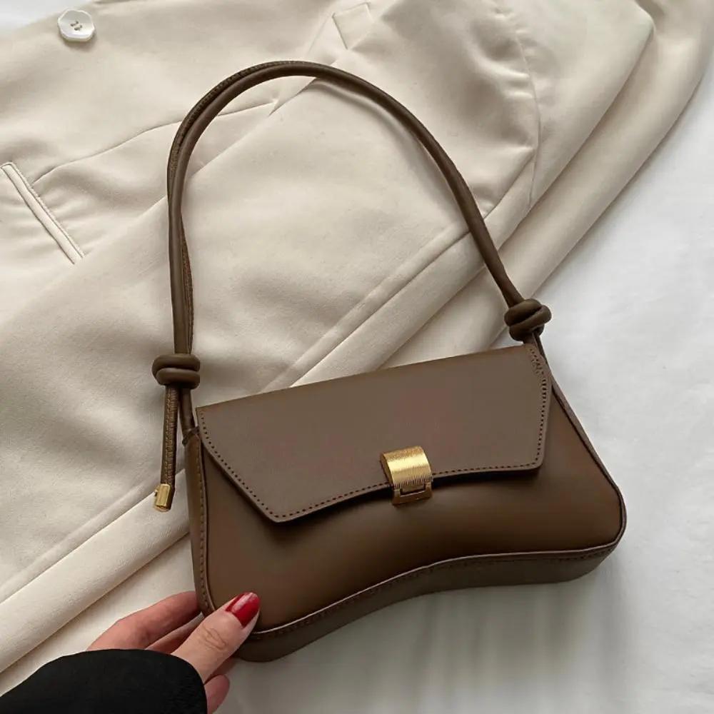 Sac à bandoulière Danoir Paris Daphne en marron, sac vintage avec détails élégants et style classique.