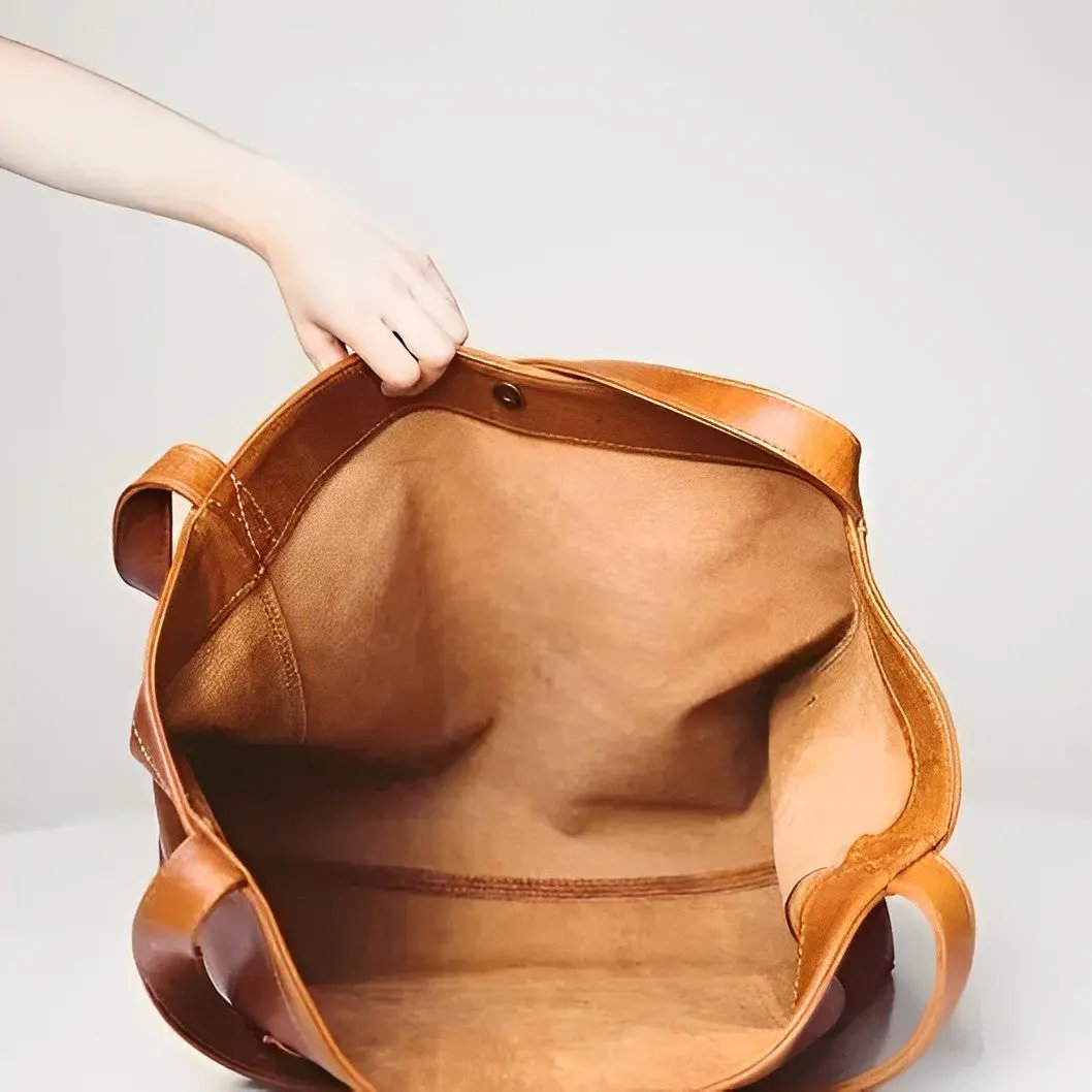 Sac en cuir rétro Élise de Danoir Paris, marron, avec poignée et détails vintage, élégant et spacieux.