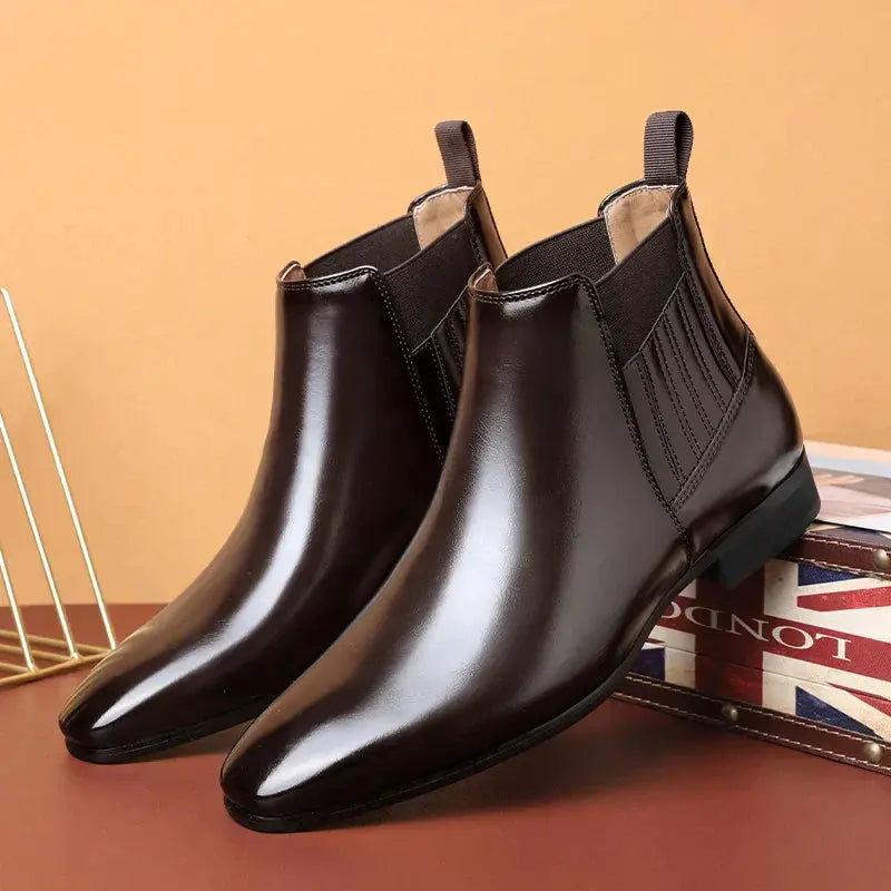 Bottines en cuir synthétique marron foncé Peyton de Danoir Paris, talons moyens et design élégant pour femmes.