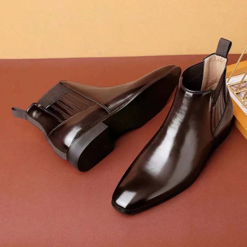 Bottines en cuir synthétique marron foncé Peyton de Danoir Paris, taille 38, avec semelle robuste et design élégant.