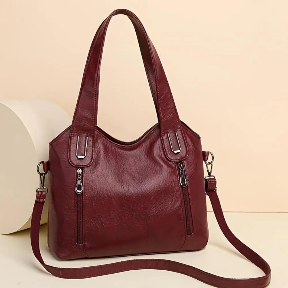 Sac à bandoulière Lydia de Danoir Paris, en cuir marron avec style vintage, visible avec détails élégants.