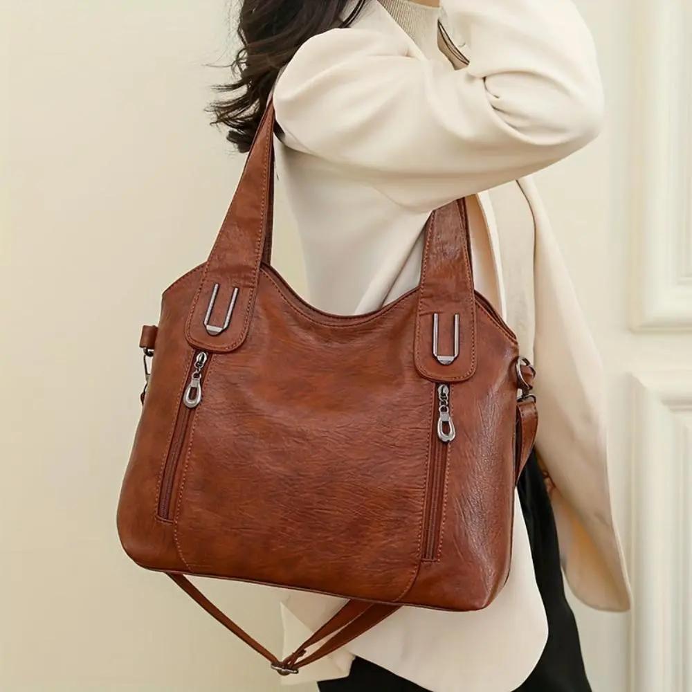 Sac à bandoulière Lydia Danoir Paris en cuir marron avec style vintage et détails élégants, vue de face.