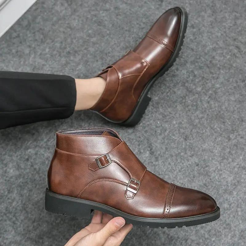 Bottes à double boucle en cuir synthétique marron mocha Parker de Danoir Paris, modèle pour femme, taille 38.