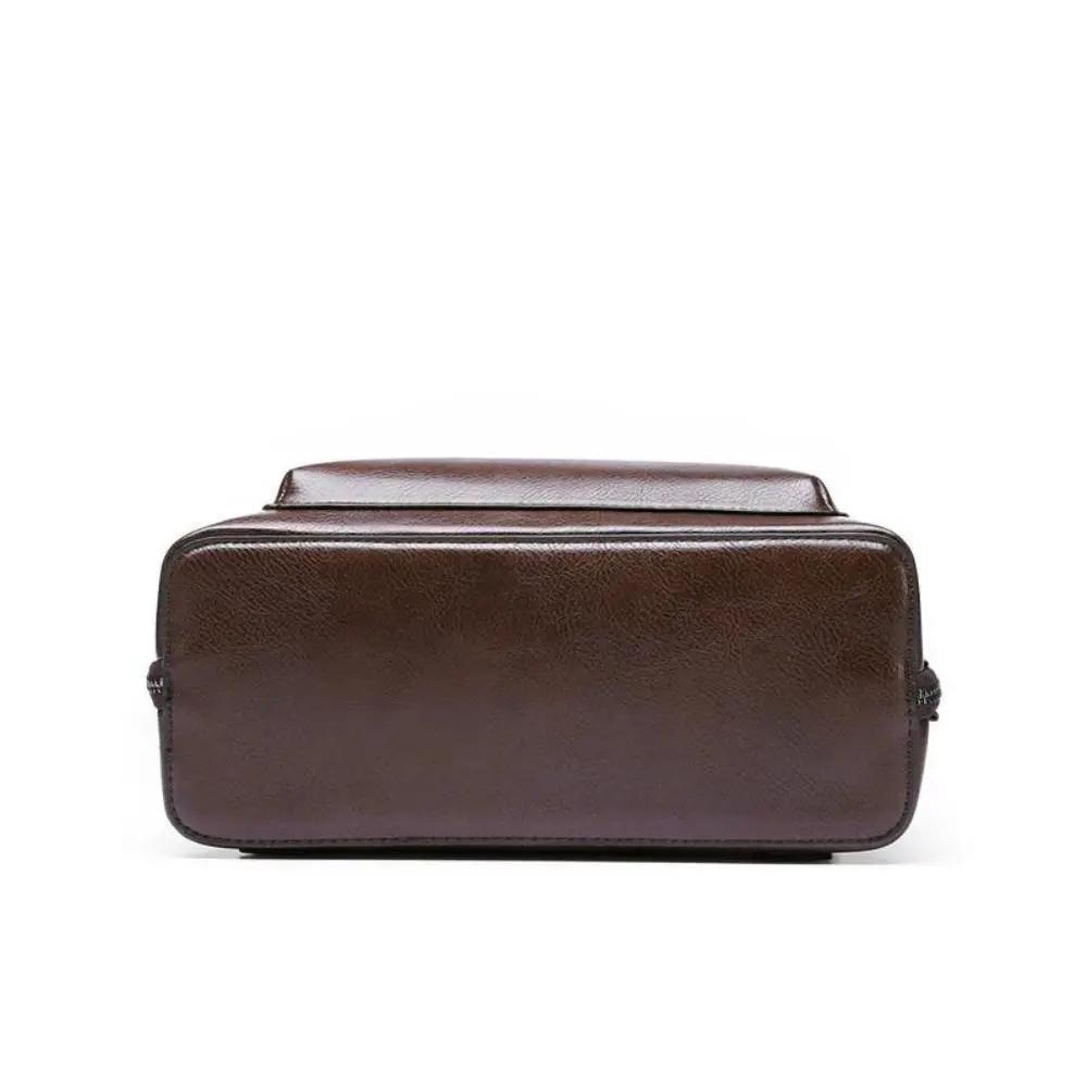 Sac à deux zips Naomi de Danoir Paris, sac à main marron en cuir avec design simple et élégant.