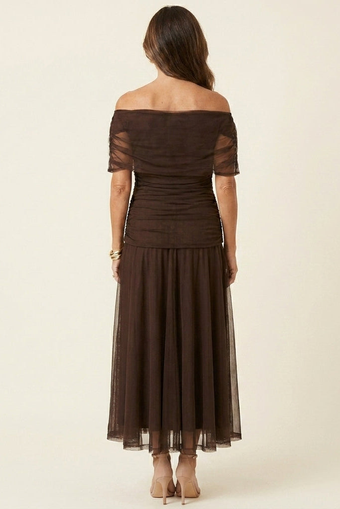 Veste longue en tulle drapé Carlota™ de Danoir Paris, couleur marron, portée élégante et fluide, vue de face.