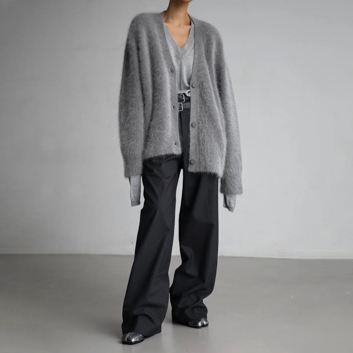 Cardigan en cachemire marron Luna de Danoir Paris, élégant, avec un design sophistiqué et des détails raffinés.