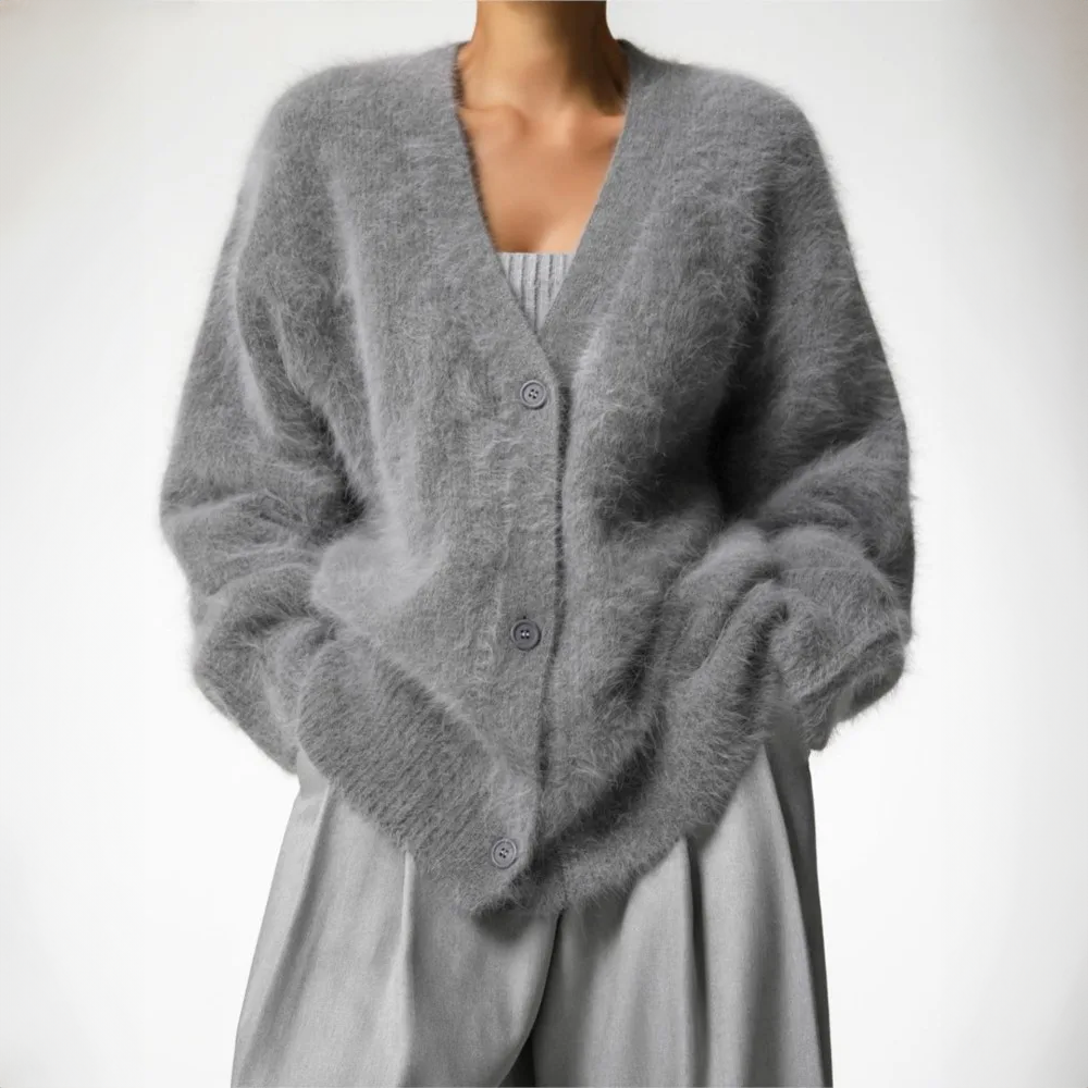 Cardigan en cachemire marron Luna de Danoir Paris, élégant et doux, porté sur un modèle, vue de face.