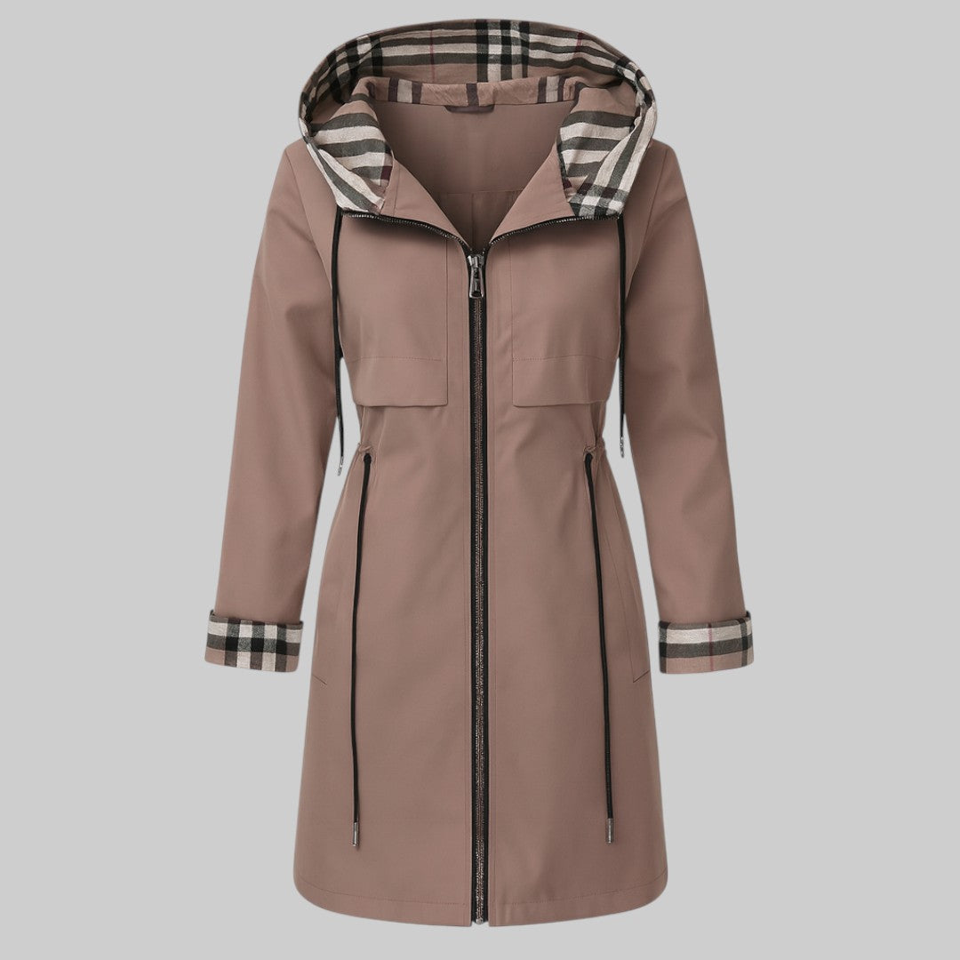 Manteau moderne Natalia™ de Danoir Paris en marron, coupe élégante et tissu chaud, vue de face sur fond neutre.