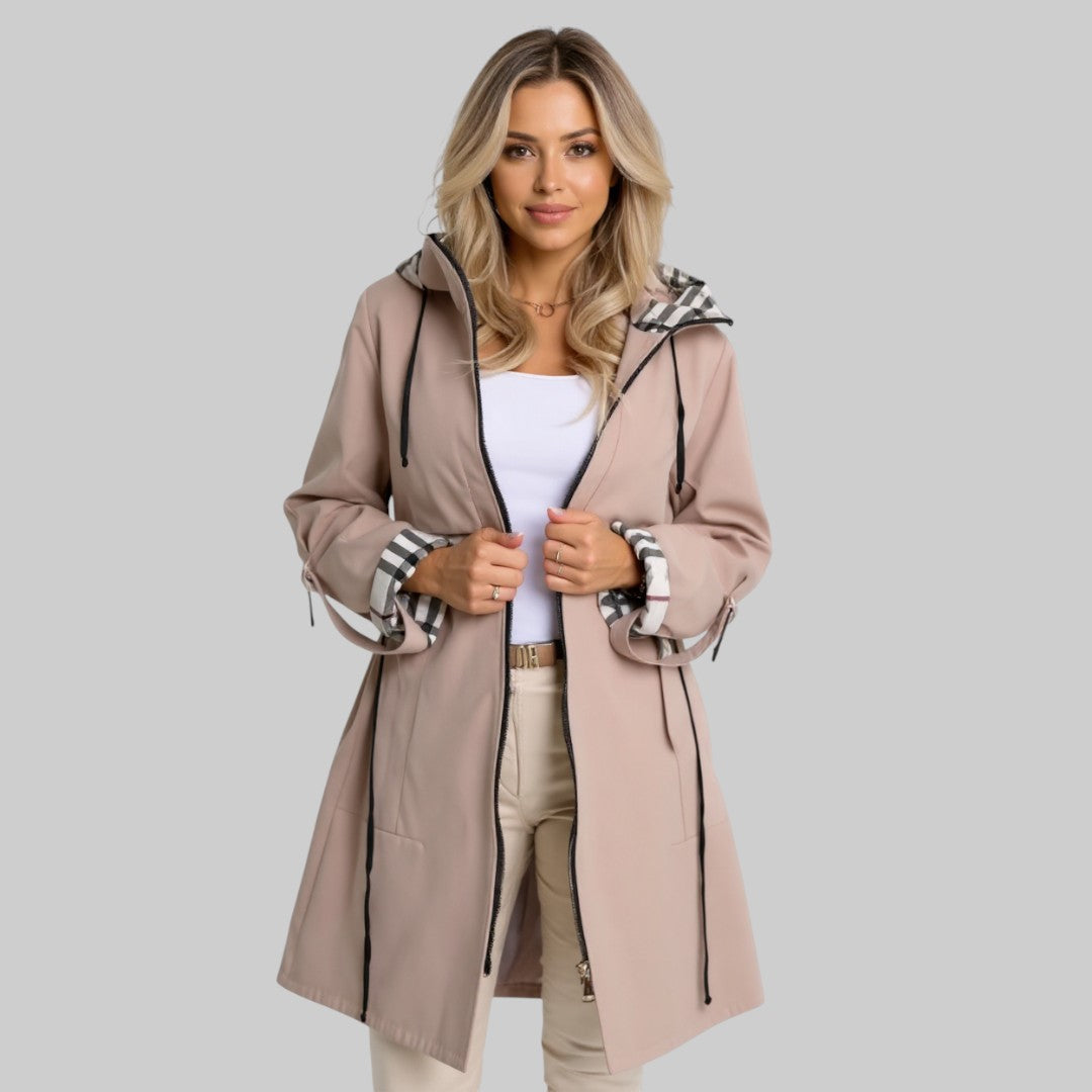 Manteau moderne Natalia™ marron de Danoir Paris, coupe élégante, tissu chaud et confortable, porté sur un mannequin.
