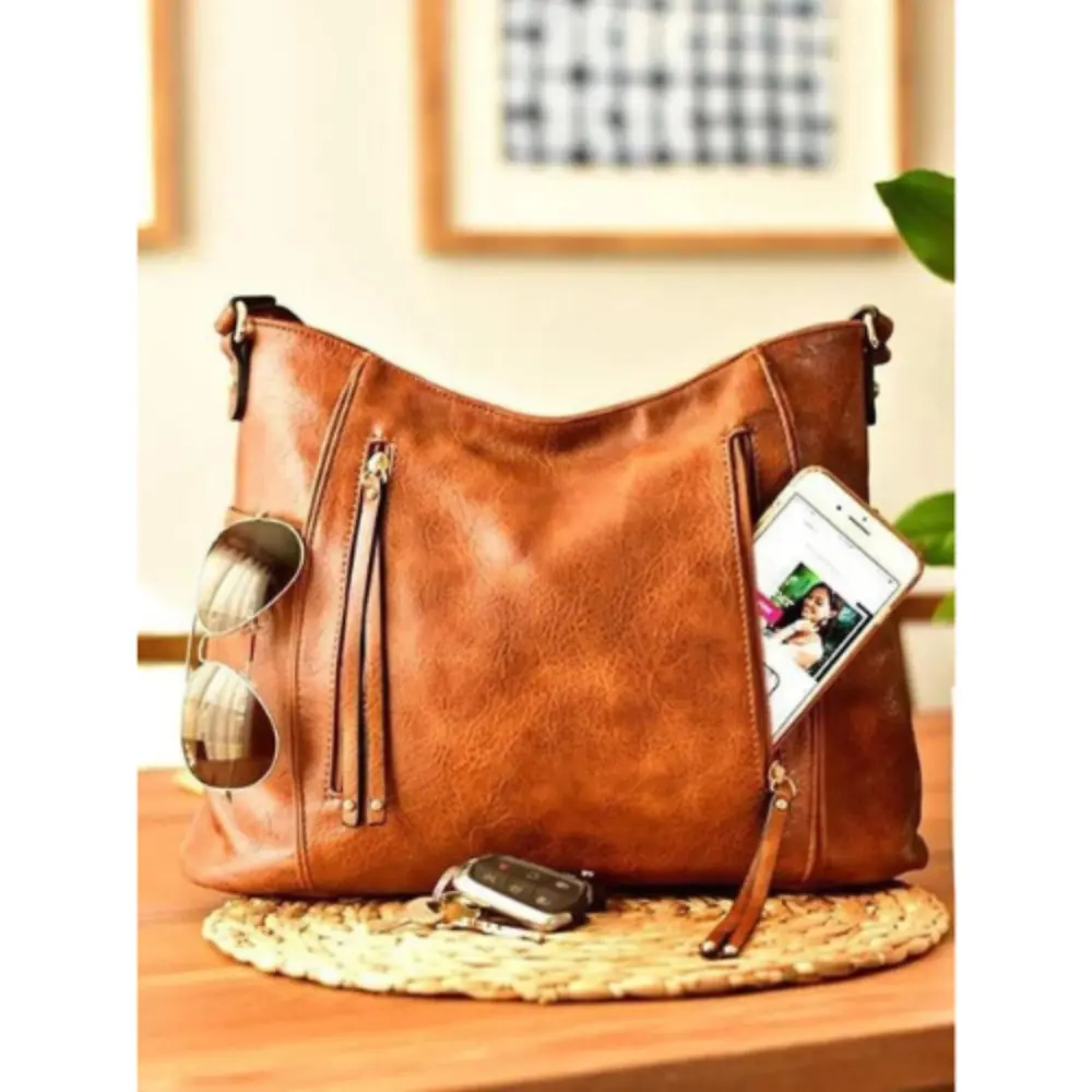 Sac à bandoulière vintage Tessa Danoir Paris en cuir marron avec design classique et élégant, vue de face.