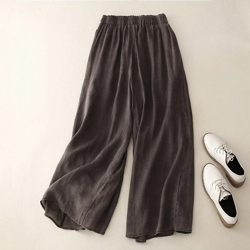 Pantalons en lin élégants Nicolé de Danoir Paris, couleur marron, taille XS, tissu léger et confortable, porté en style décontracté.