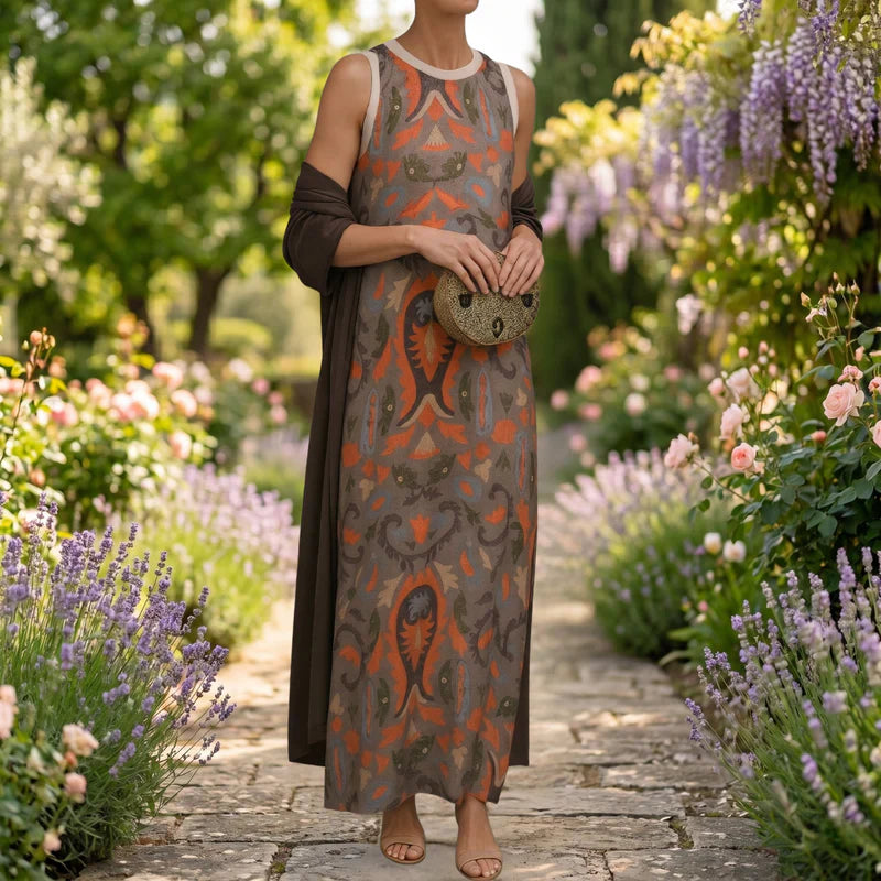 Robe longue imprimée Daniela de Danoir Paris avec gilet coordonné, tissu marron et design élégant, vue de devant.
