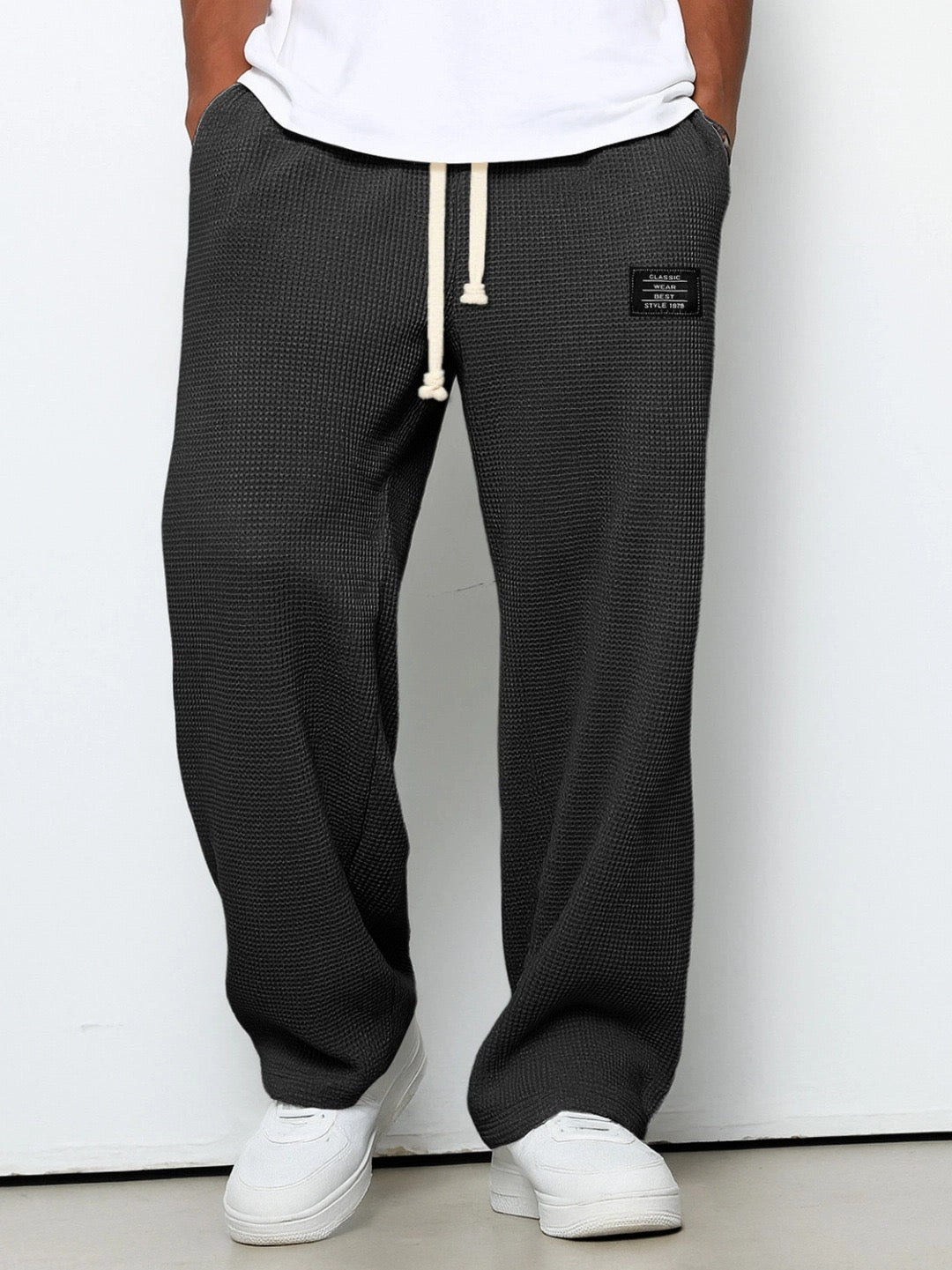 Pantalons pour hommes Danoir Paris Leblanc en tissu bleu ciel, coupe confortable, style décontracté.