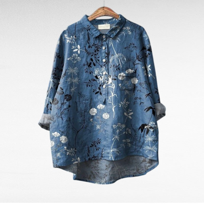 Blouse d'été élégante en lin Claire de Danoir Paris, motif léger et fluide, portée décontractée et raffinée.