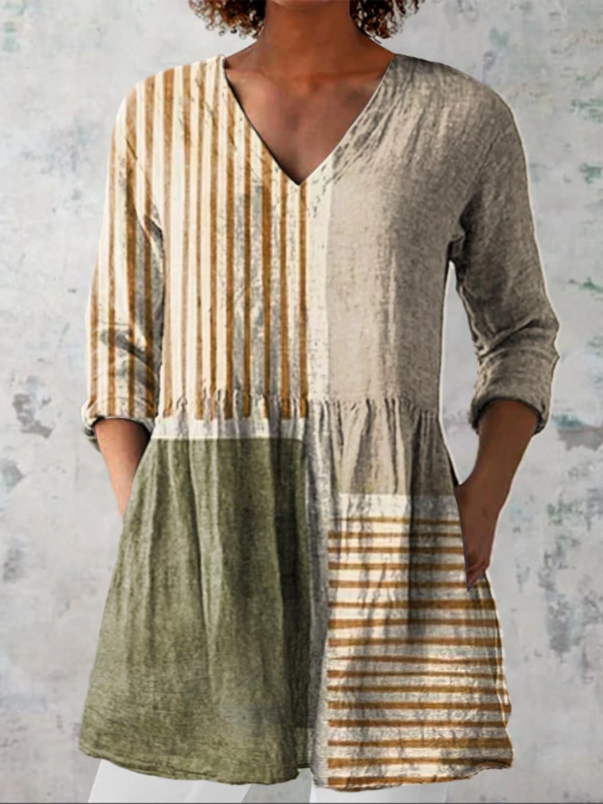 Blouse longue multicolore Danoir Paris avec col en V, vêtement féminin élégant et décontracté, vue de face.