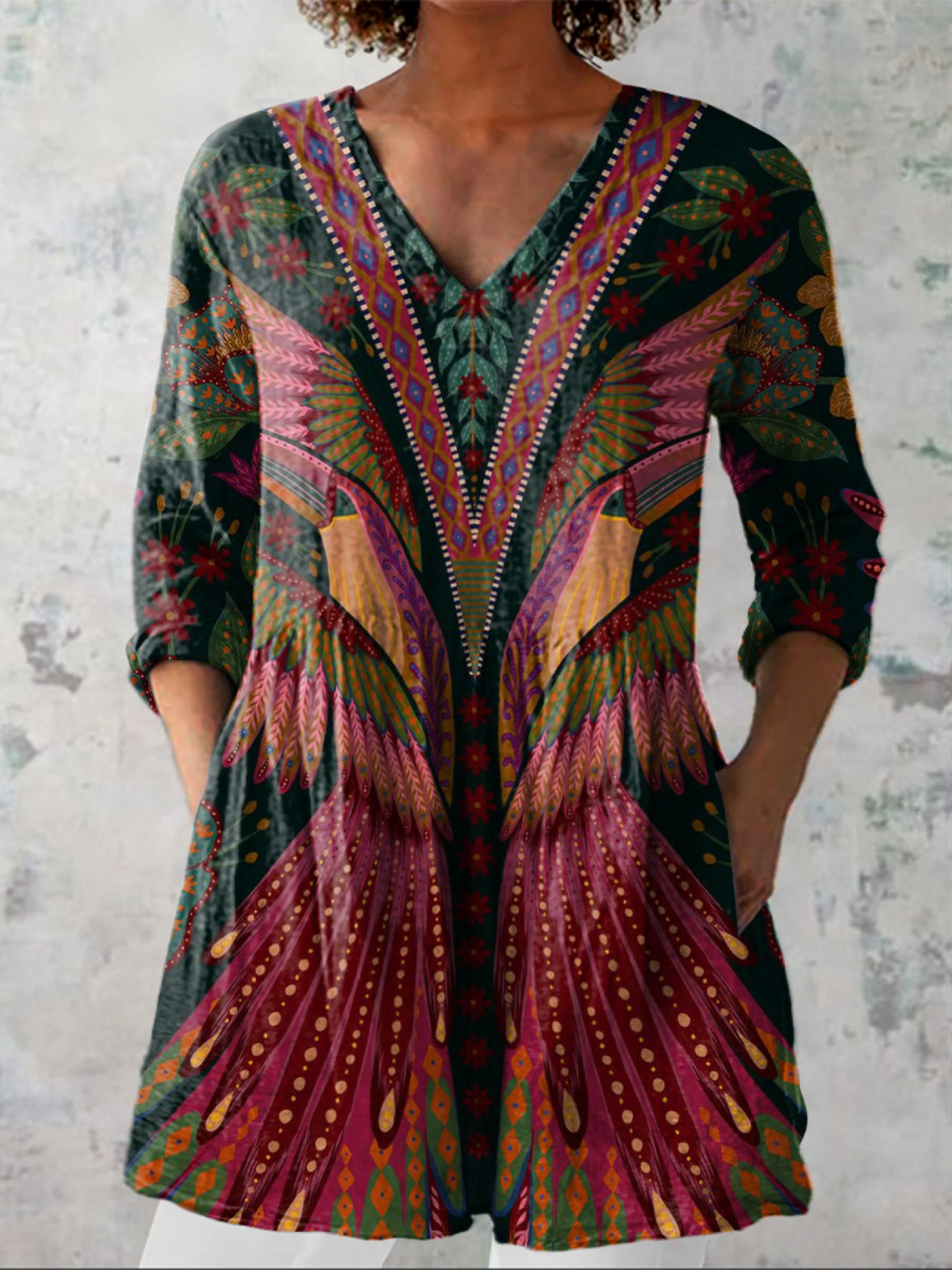 Chemisier long Manon de Danoir Paris, multicolore avec V- neckline, détails visibles en tissu léger et fluide.