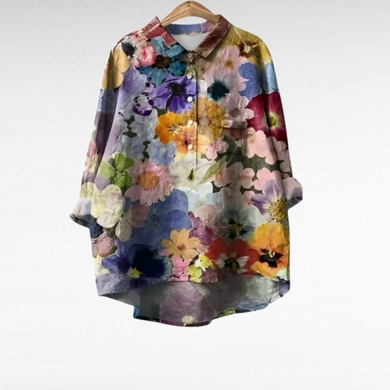 Blouse élégante d'été Élodie en lin imprimée multicolore, pièce de la marque Danoir Paris, portée décontractée et légère.