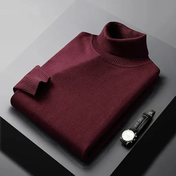 Pull en cachemire Monte Carlo Danoir Paris, col roulé bleu marine, confortable et élégant, porté en mode décontracté ou chic.