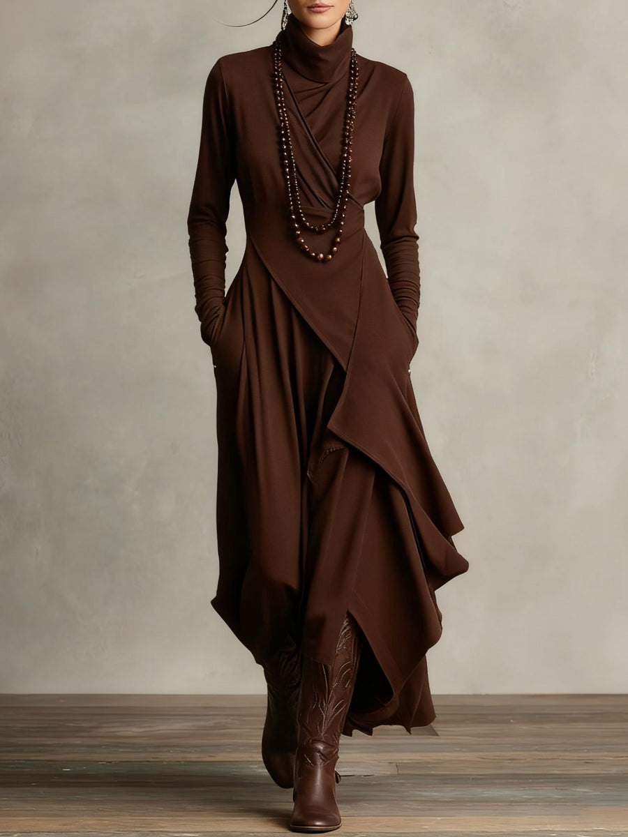 Robe maxi tunique asymétrique noire Patrizia en tissu fluide, par Danoir Paris, vue de face avec détail de coupe originale